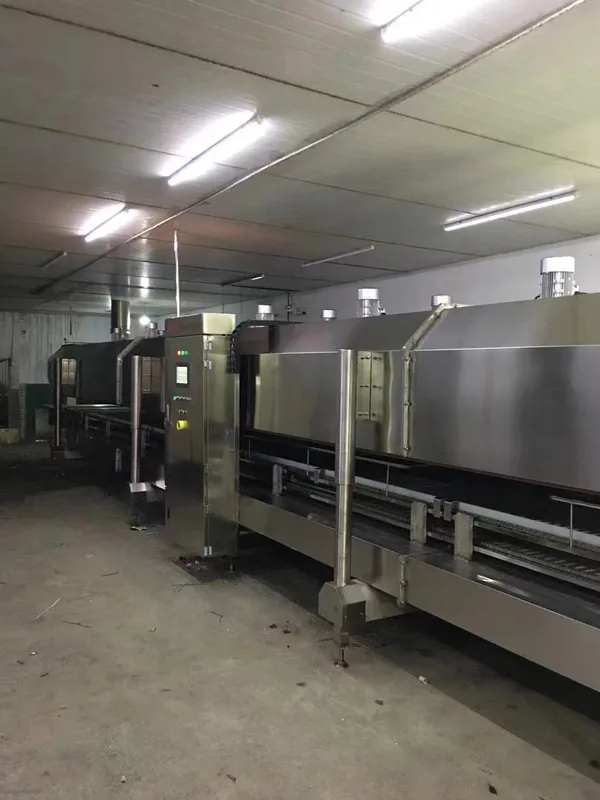 Cryogenic tunnel freezer using liquid nitrogen for IQF products