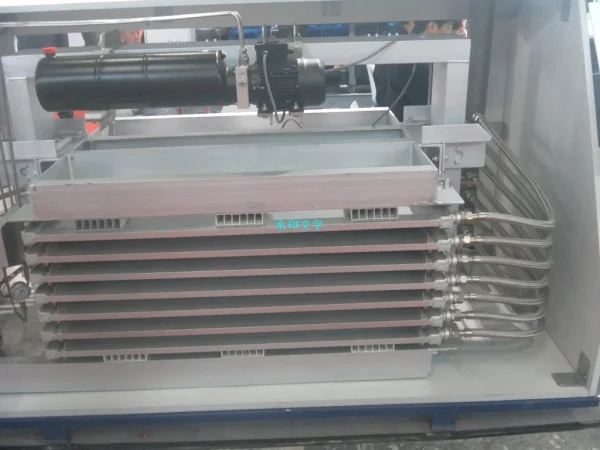 Plate freezer with hydraulic closure for block frozen product