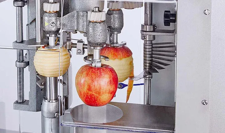 Steam peeling machine for root vegetables with low peel loss