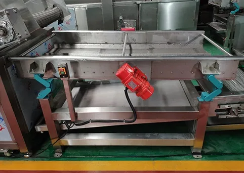 vibrating-dewatering-machine-03 Vibrating dewatering machine removing surface water from washed vegetables